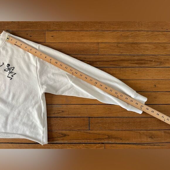 Small White Uncharted Threads/Paper store Cropped Sweatshirt Dancing Skeletons - Picture 7 of 10